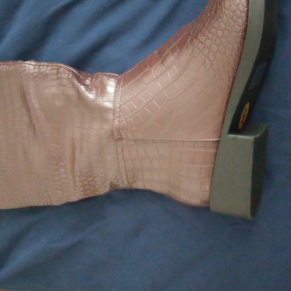 Women's Faux Crocodile Knee High Riding Boots Size 8 - Picture 4 of 7